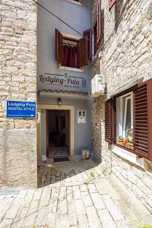 Pula Hostel 0*,